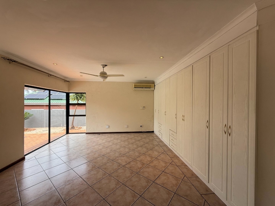 To Let 4 Bedroom Property for Rent in Caribbean Beach Club North West